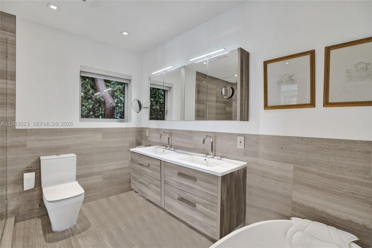 9301 N Bayshore Dr, Miami Shores, FL 33138 Photo