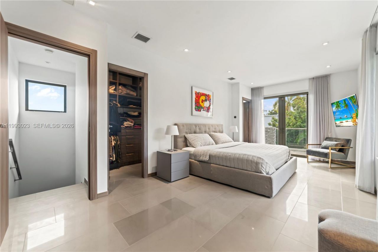 9301 N Bayshore Dr, Miami Shores, FL 33138 Photo