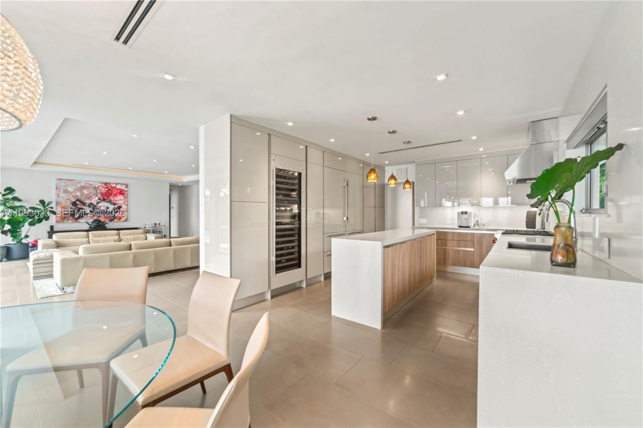 9301 N Bayshore Dr, Miami Shores, FL 33138 Photo