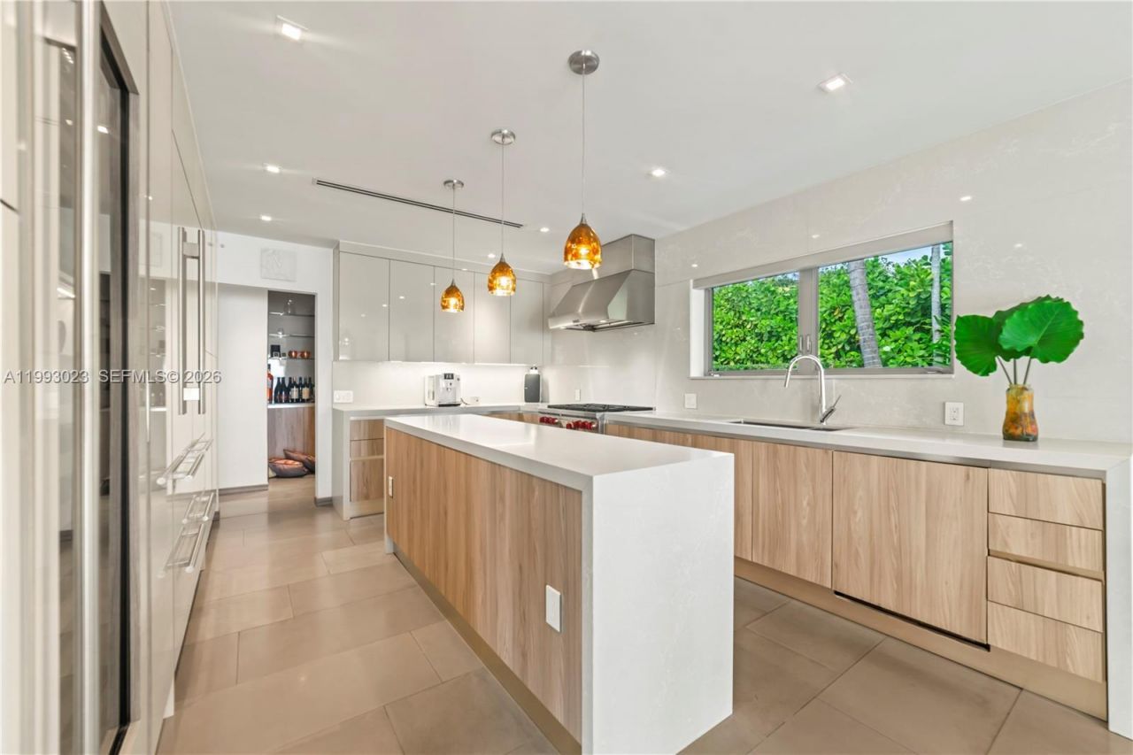 9301 N Bayshore Dr, Miami Shores, FL 33138 Photo