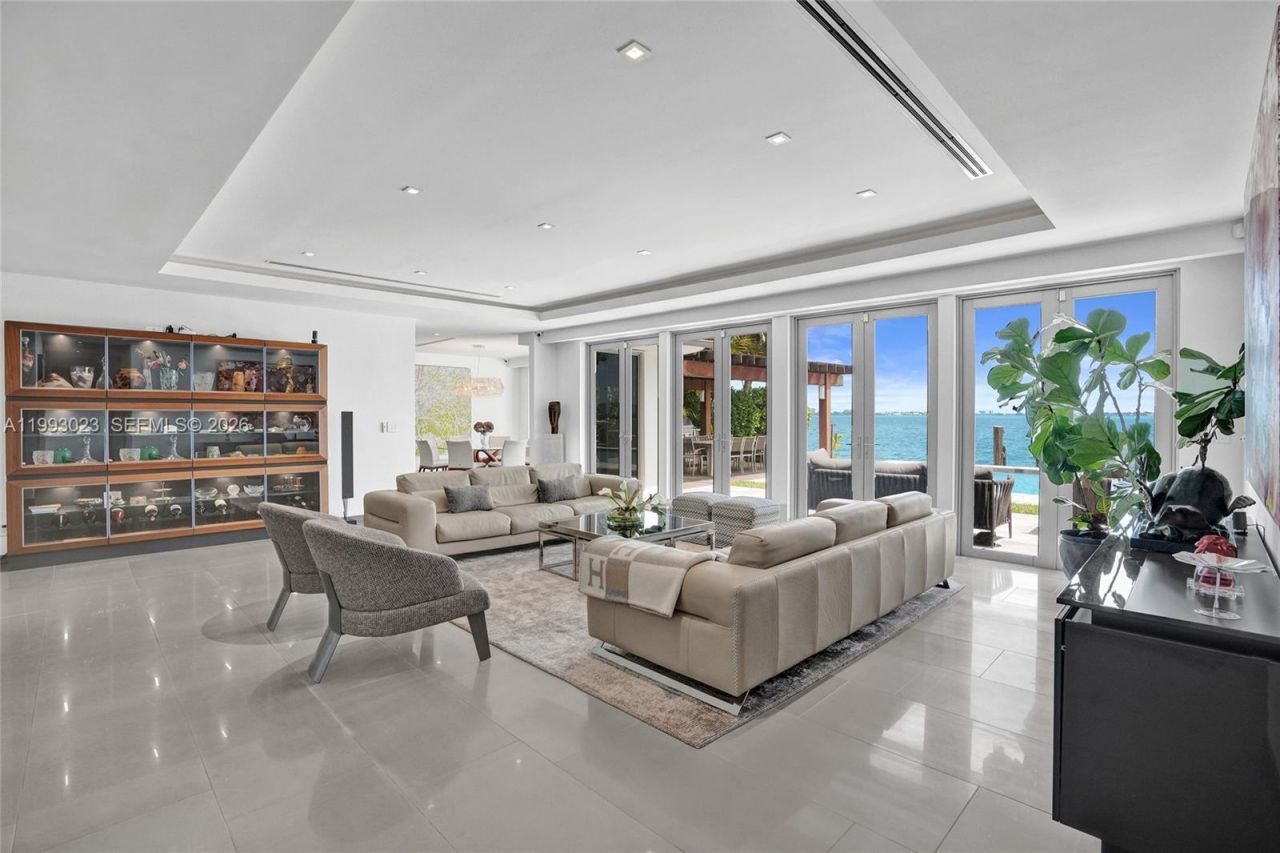 9301 N Bayshore Dr, Miami Shores, FL 33138 Photo