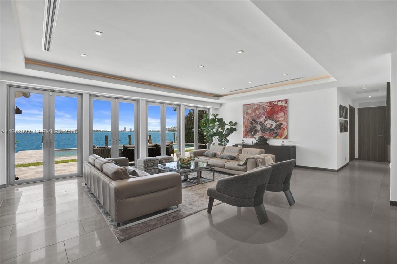 9301 N Bayshore Dr, Miami Shores, FL 33138 Photo