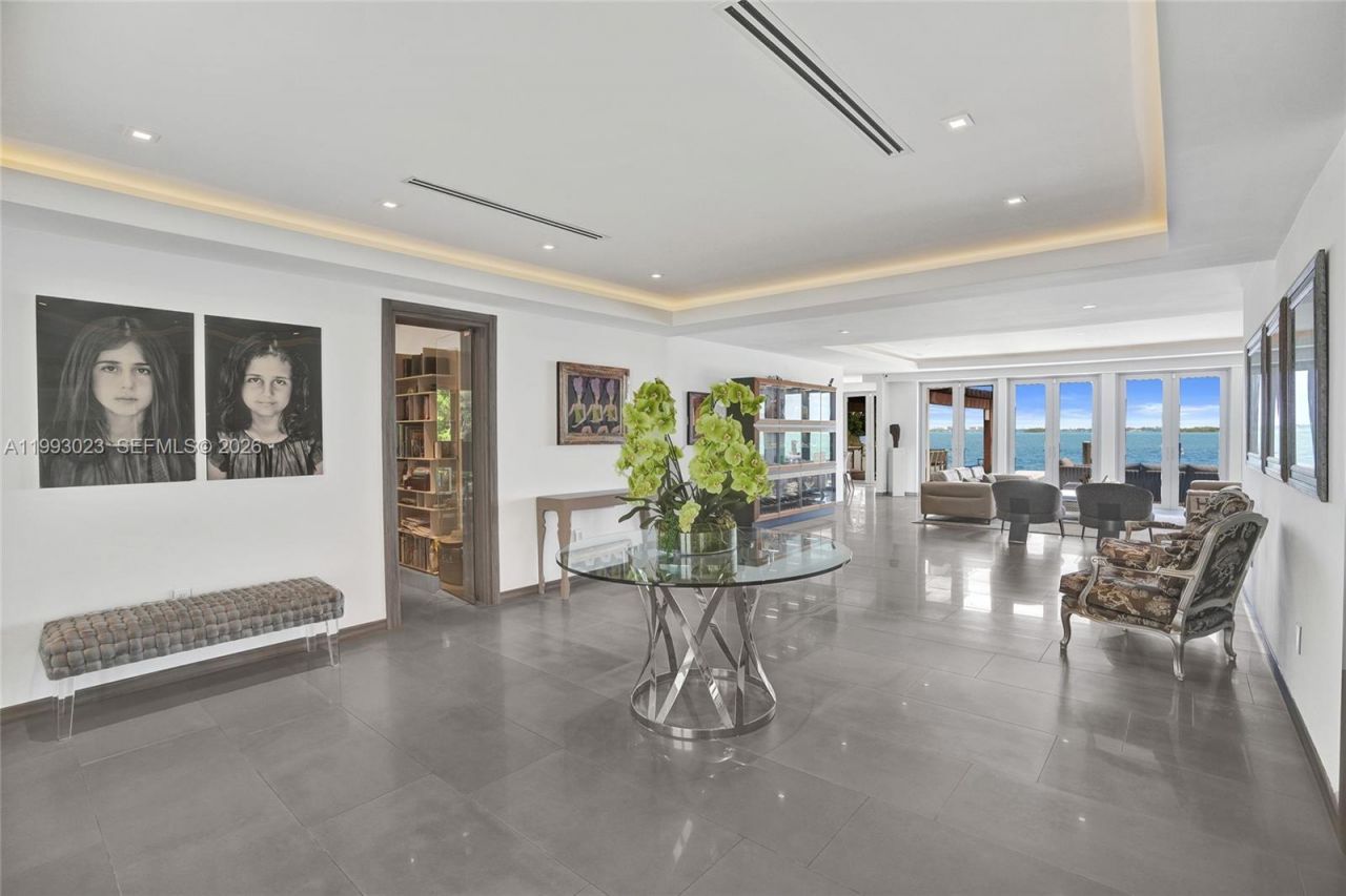 9301 N Bayshore Dr, Miami Shores, FL 33138 Photo