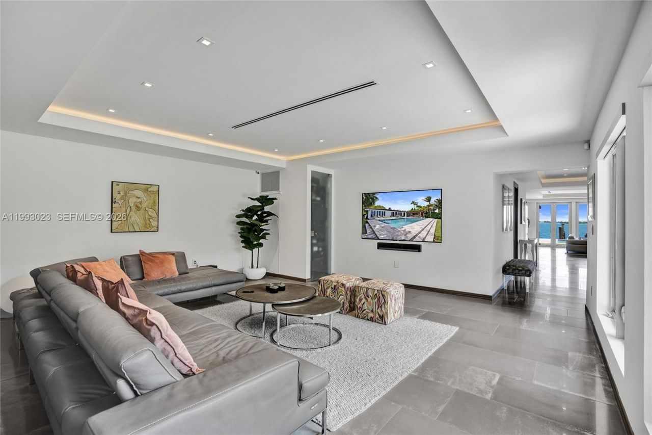 9301 N Bayshore Dr, Miami Shores, FL 33138 Photo