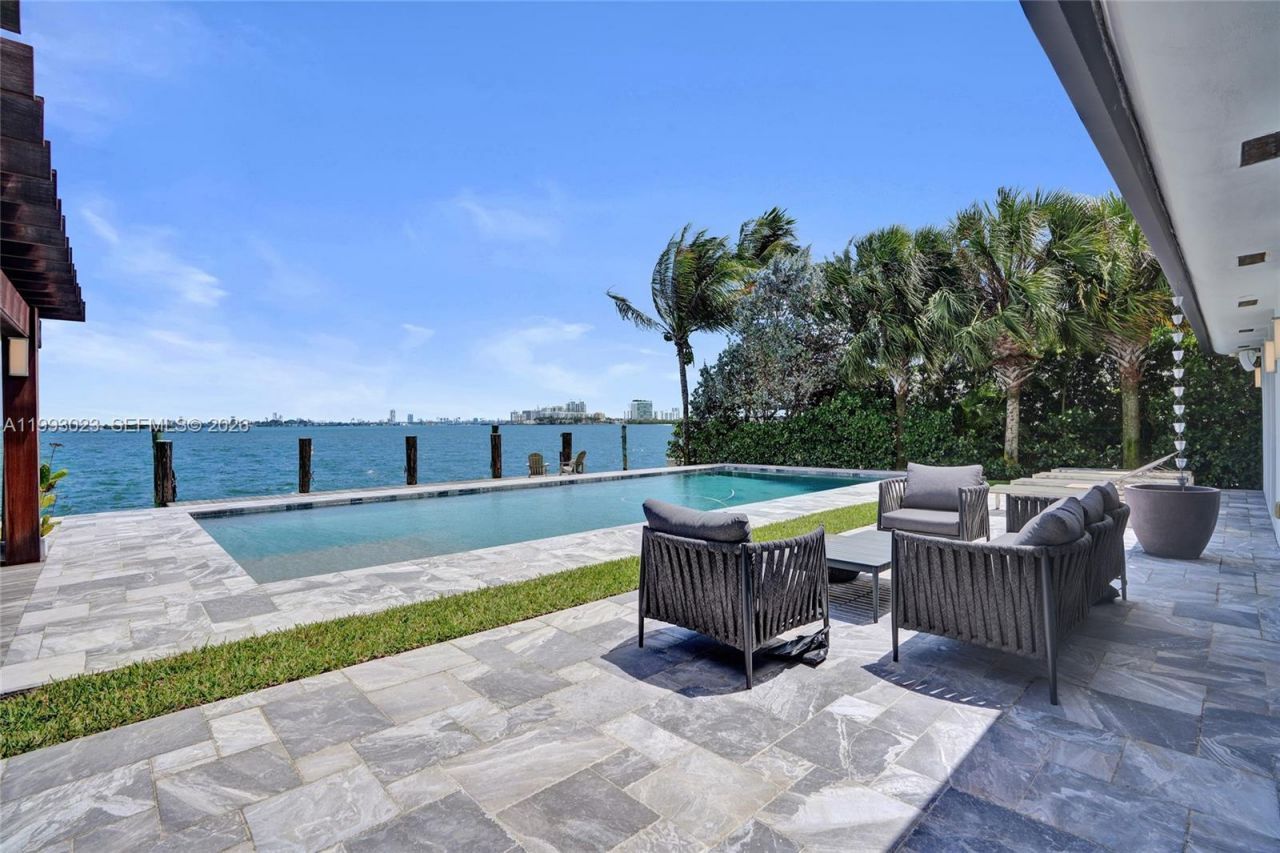 9301 N Bayshore Dr, Miami Shores, FL 33138 Photo