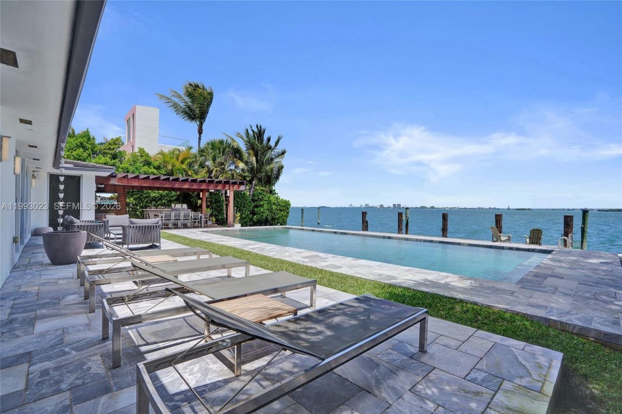 9301 N Bayshore Dr, Miami Shores, FL 33138 Photo