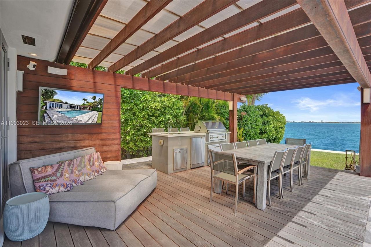 9301 N Bayshore Dr, Miami Shores, FL 33138 Photo