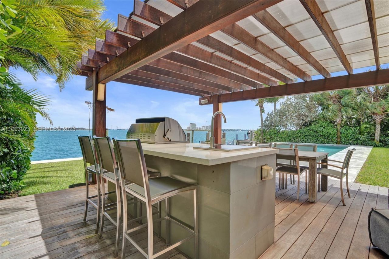 9301 N Bayshore Dr, Miami Shores, FL 33138 Photo