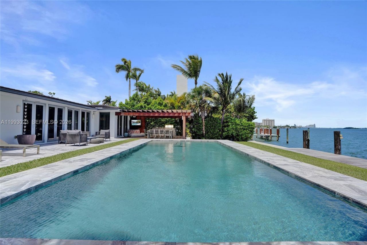 9301 N Bayshore Dr, Miami Shores, FL 33138 Photo