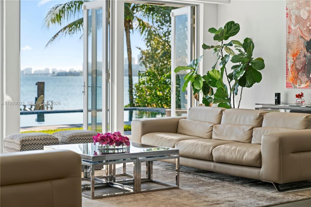 9301 N Bayshore Dr, Miami Shores, FL 33138 Photo