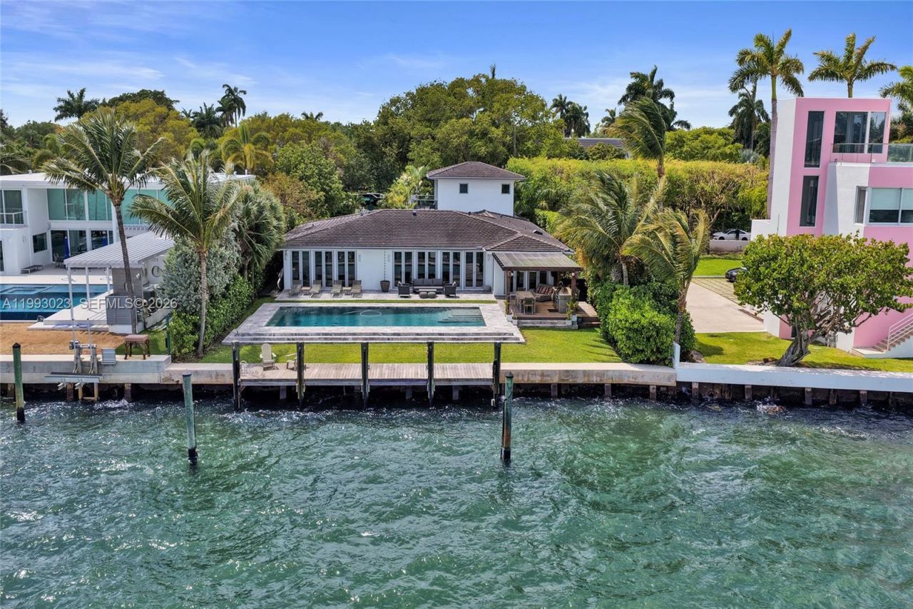 9301 N Bayshore Dr, Miami Shores, FL 33138 Photo