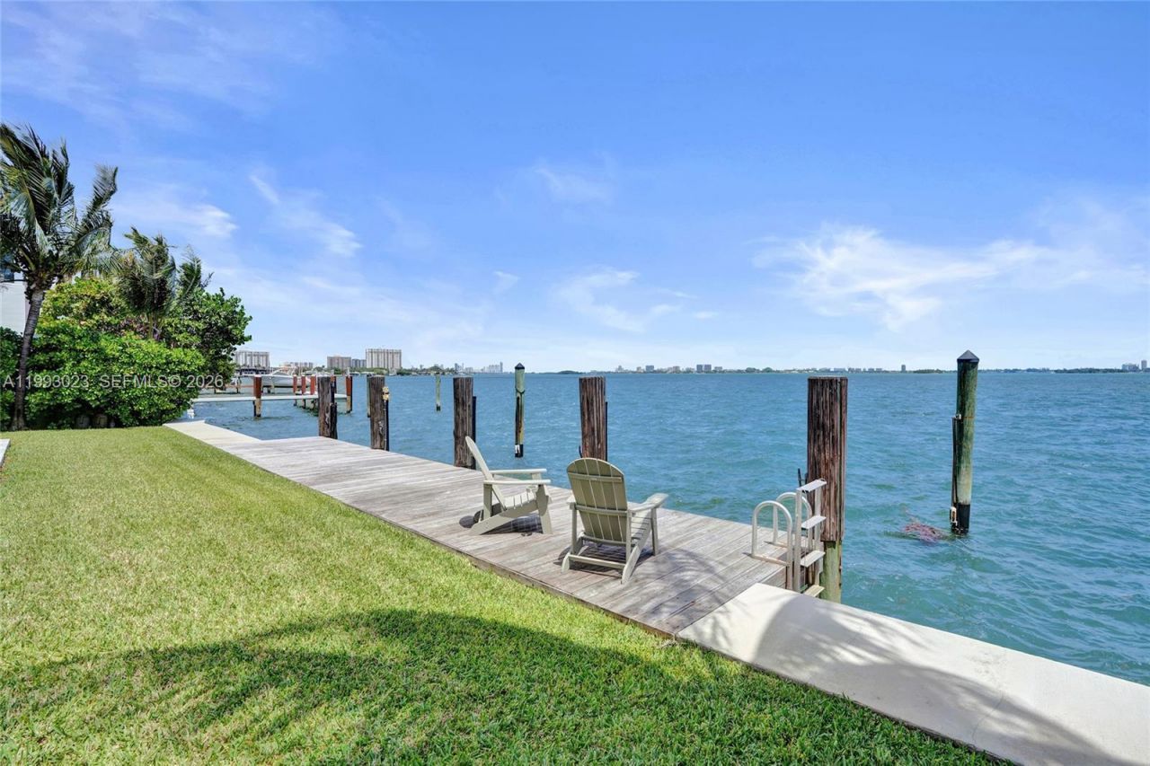 9301 N Bayshore Dr, Miami Shores, FL 33138 Photo