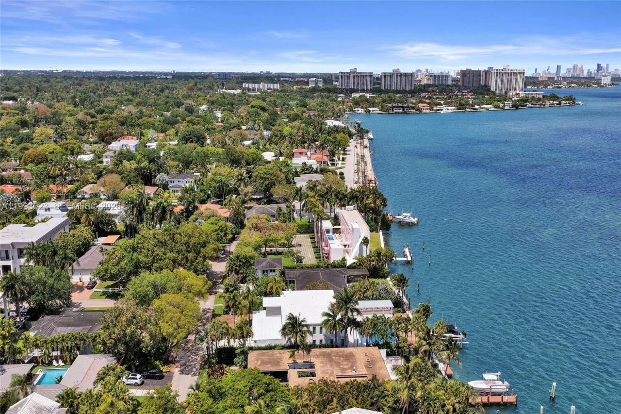 9301 N Bayshore Dr, Miami Shores, FL 33138 Photo