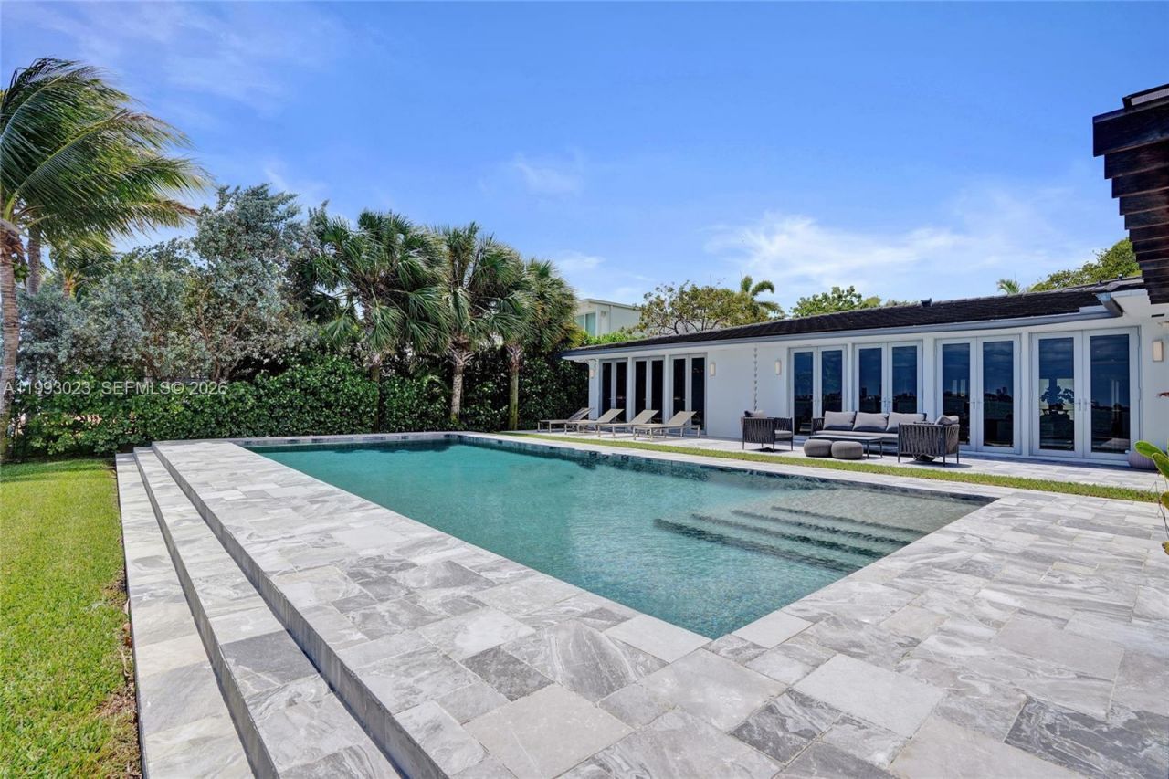 9301 N Bayshore Dr, Miami Shores, FL 33138 Photo