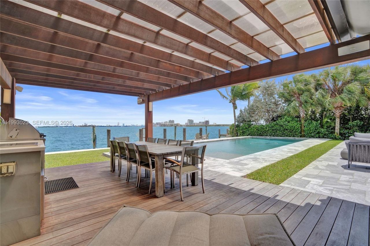 9301 N Bayshore Dr, Miami Shores, FL 33138 Photo