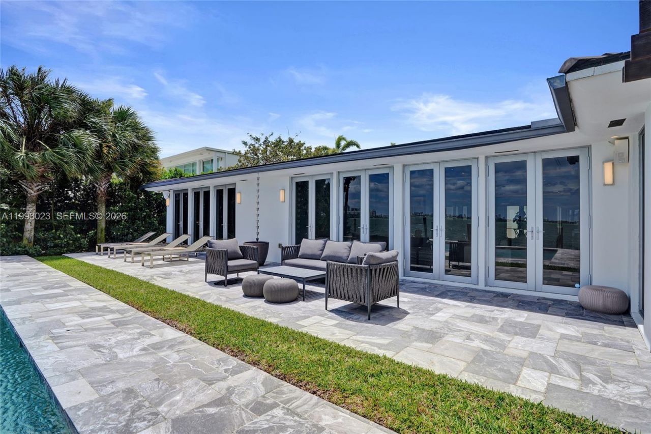 9301 N Bayshore Dr, Miami Shores, FL 33138 Photo