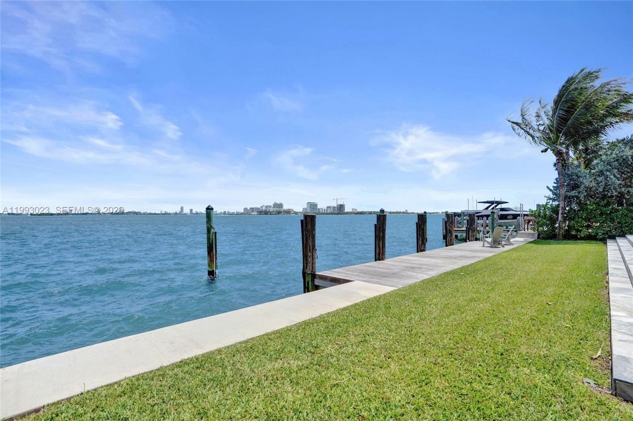 9301 N Bayshore Dr, Miami Shores, FL 33138 Photo