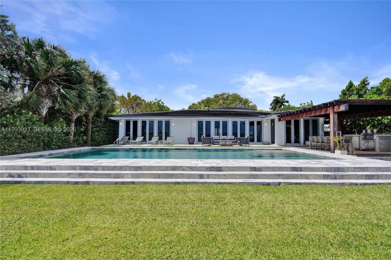 9301 N Bayshore Dr, Miami Shores, FL 33138 Photo