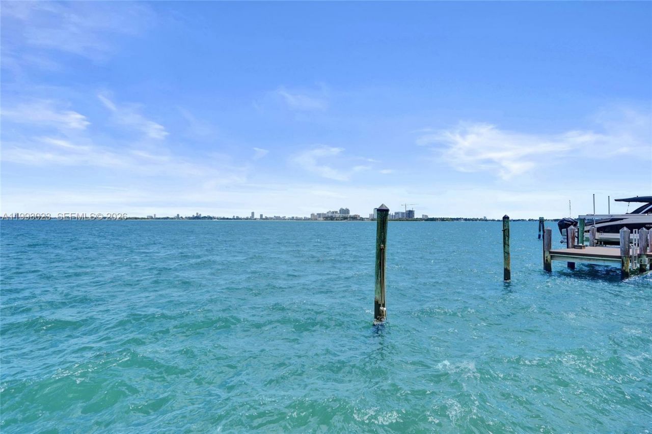 9301 N Bayshore Dr, Miami Shores, FL 33138 Photo