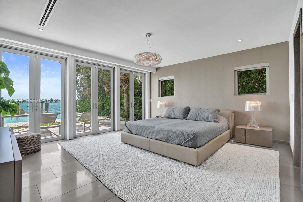 9301 N Bayshore Dr, Miami Shores, FL 33138 Photo