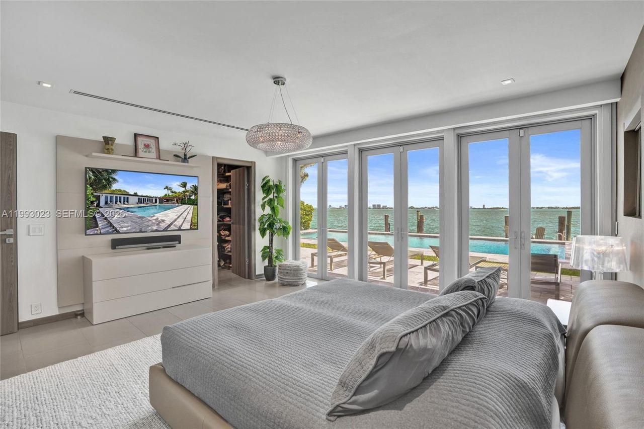 9301 N Bayshore Dr, Miami Shores, FL 33138 Photo