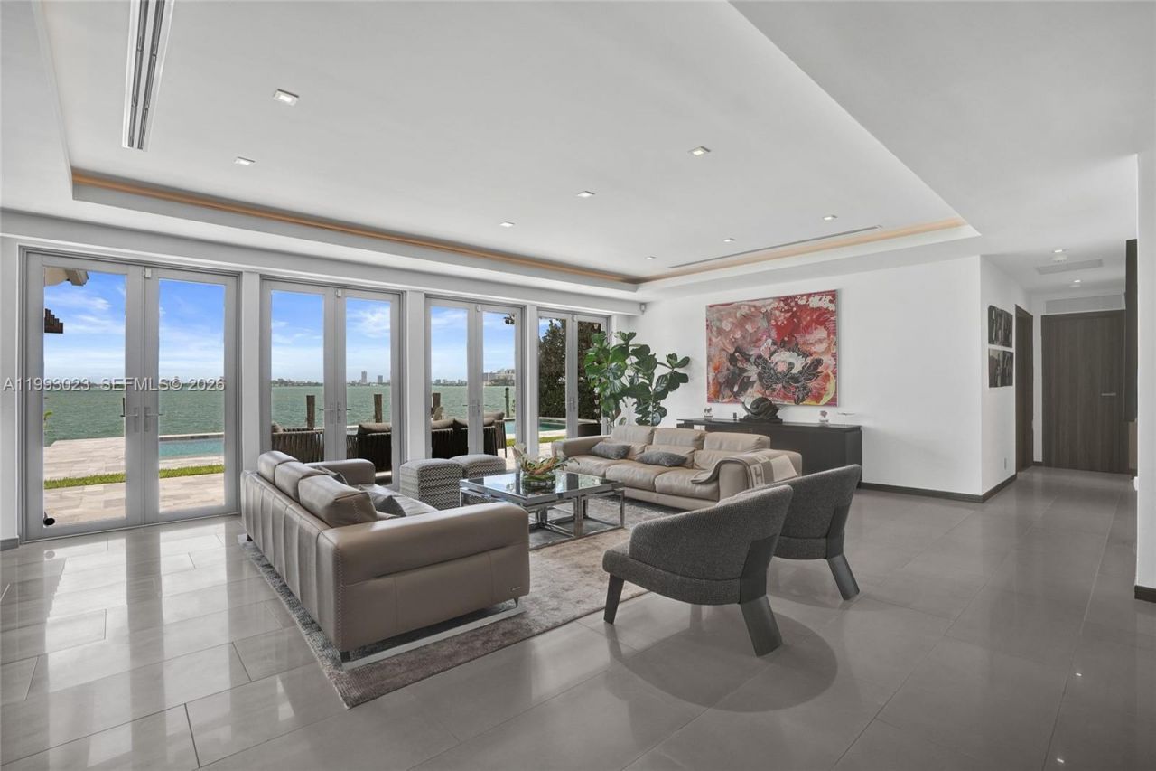 9301 N Bayshore Dr, Miami Shores, FL 33138 Photo