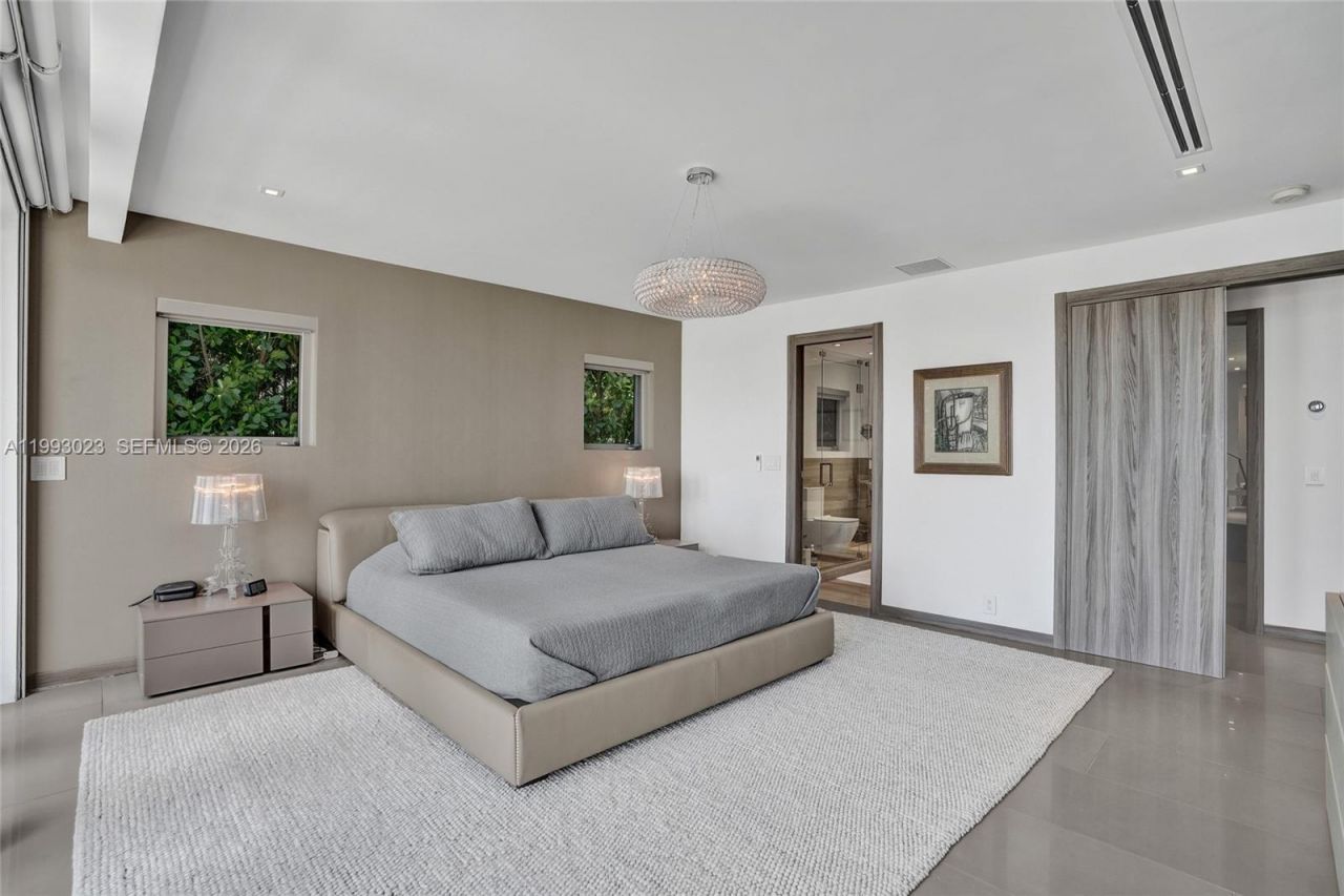 9301 N Bayshore Dr, Miami Shores, FL 33138 Photo