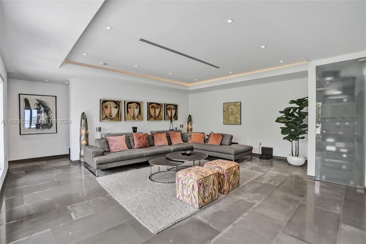 9301 N Bayshore Dr, Miami Shores, FL 33138 Photo