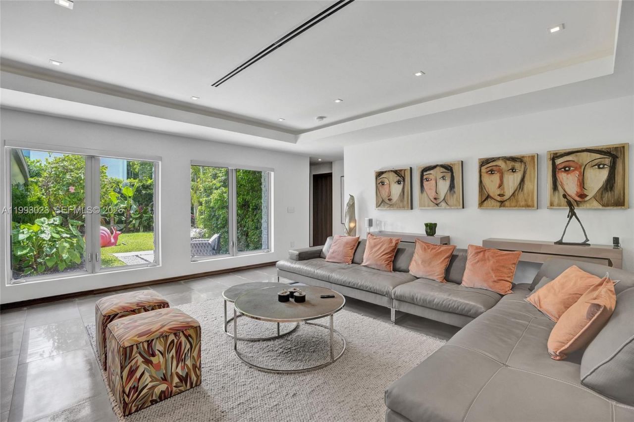 9301 N Bayshore Dr, Miami Shores, FL 33138 Photo