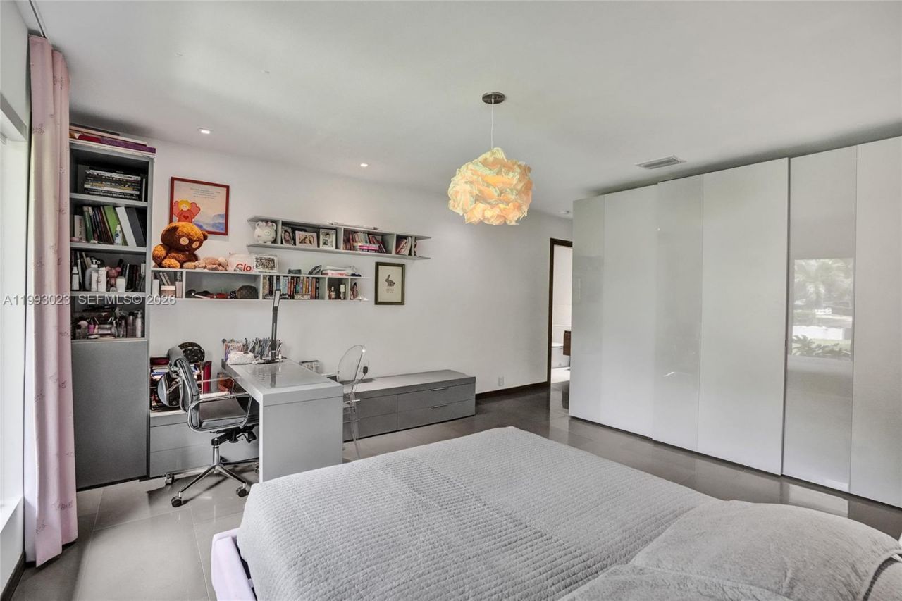 9301 N Bayshore Dr, Miami Shores, FL 33138 Photo