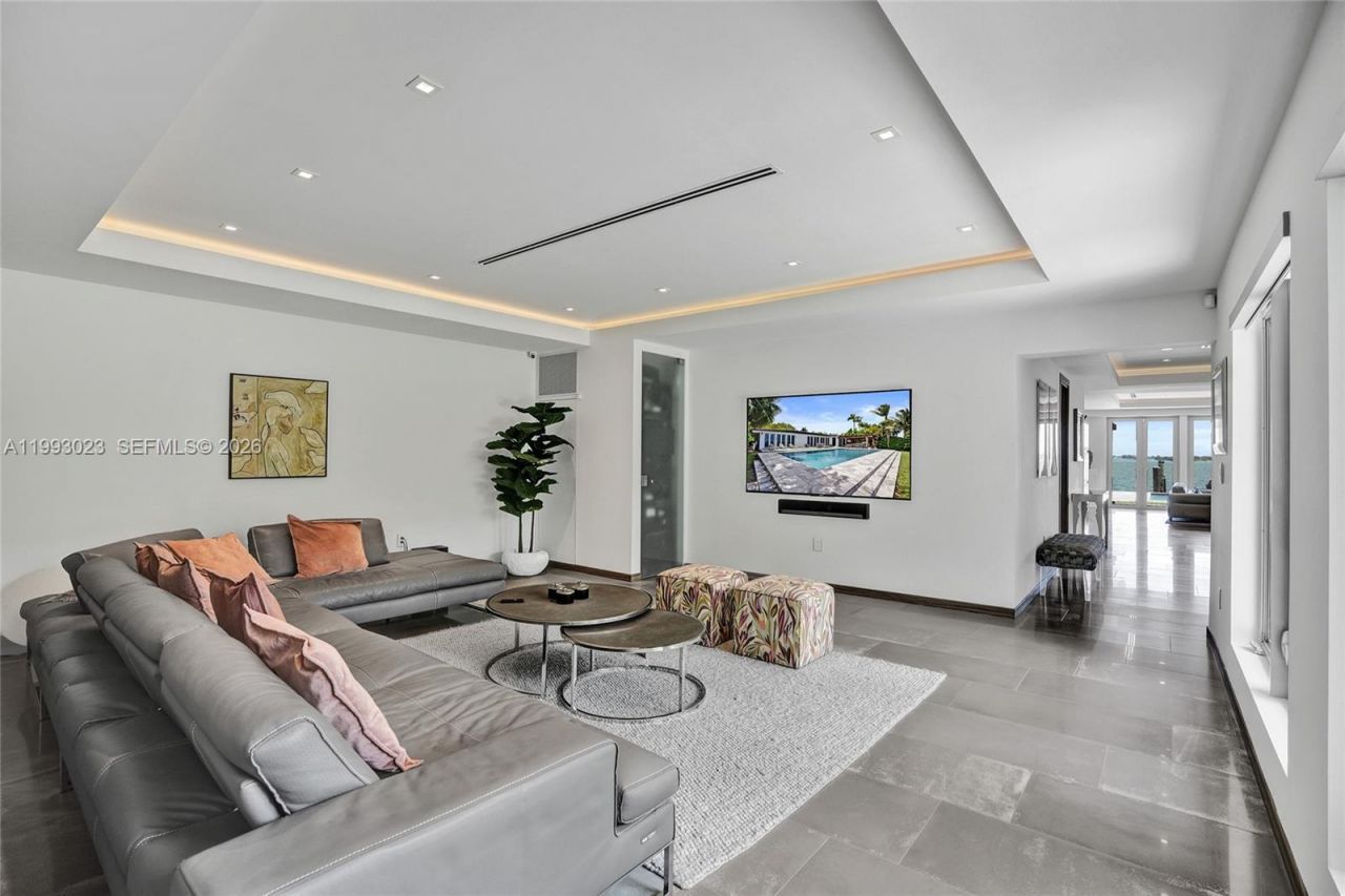 9301 N Bayshore Dr, Miami Shores, FL 33138 Photo