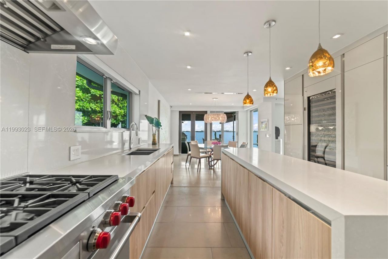 9301 N Bayshore Dr, Miami Shores, FL 33138 Photo