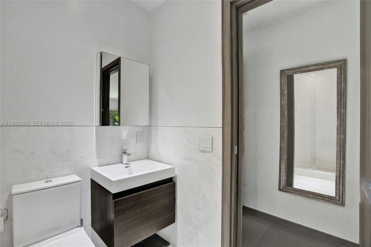 9301 N Bayshore Dr, Miami Shores, FL 33138 Photo