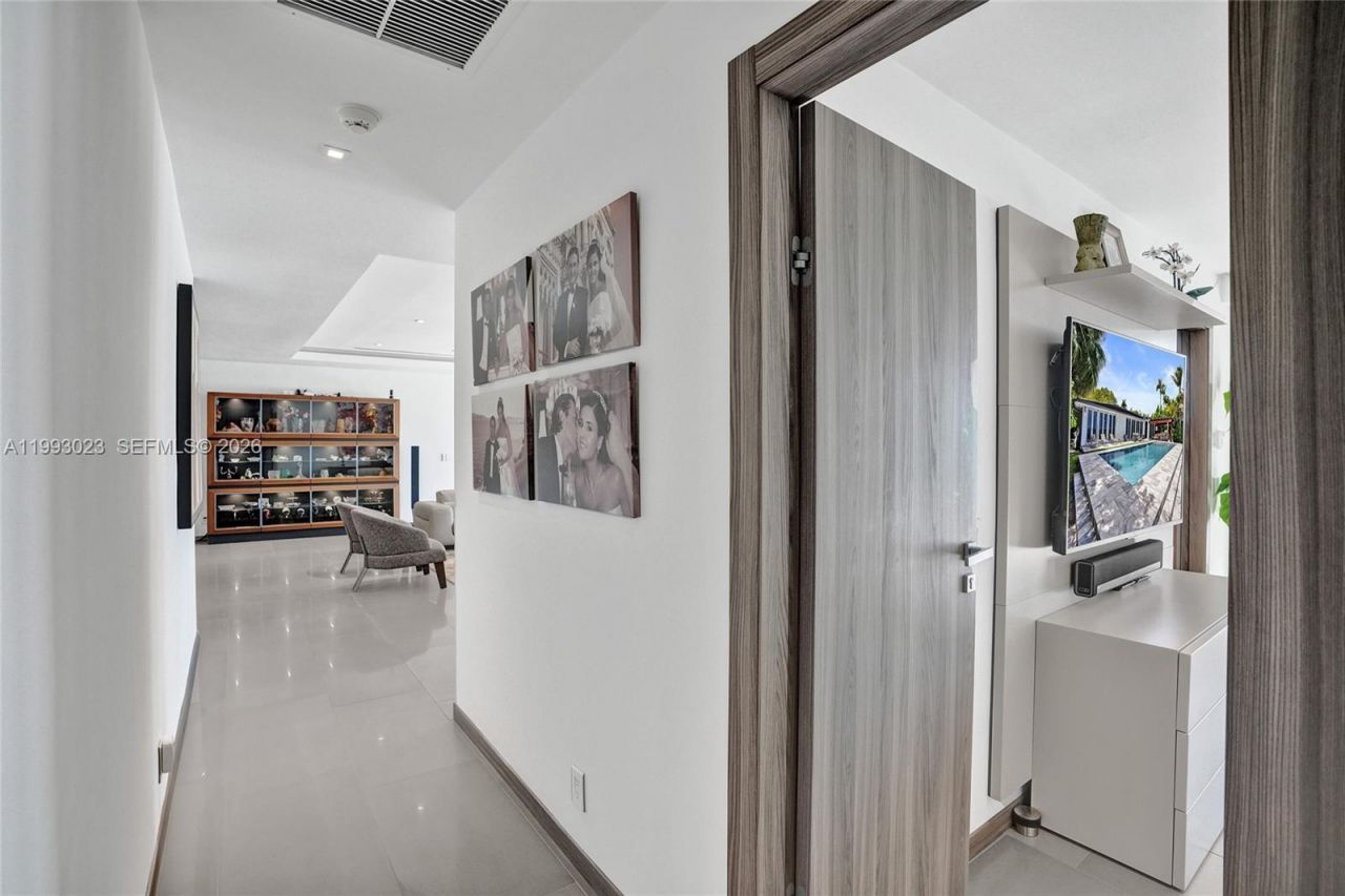 9301 N Bayshore Dr, Miami Shores, FL 33138 Photo