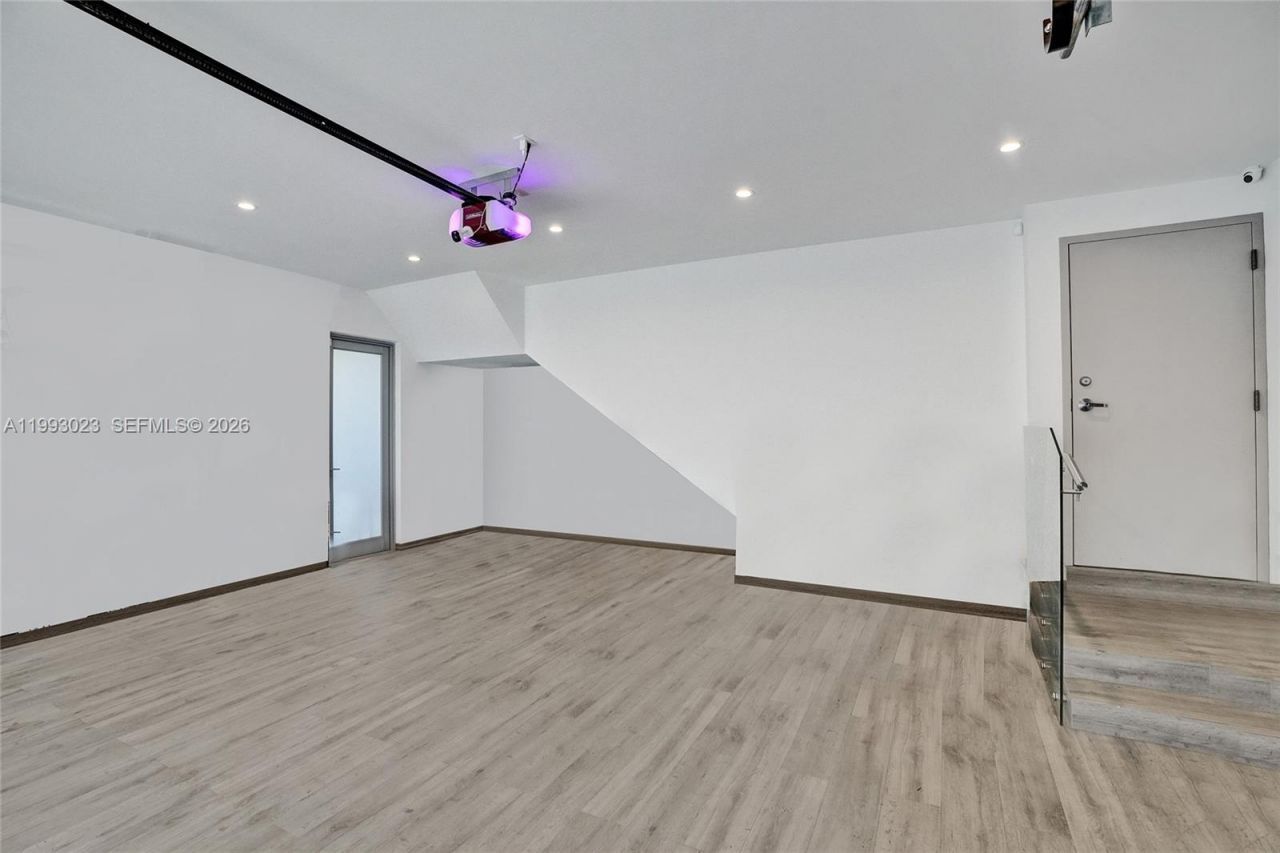 9301 N Bayshore Dr, Miami Shores, FL 33138 Photo