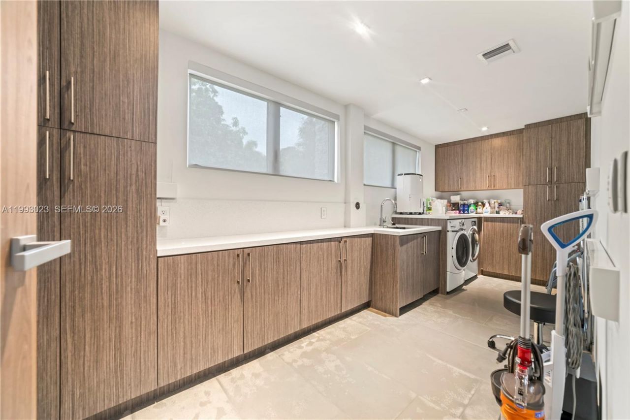 9301 N Bayshore Dr, Miami Shores, FL 33138 Photo