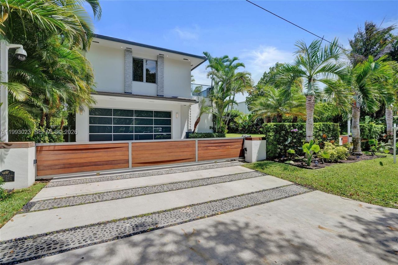 9301 N Bayshore Dr, Miami Shores, FL 33138 Photo