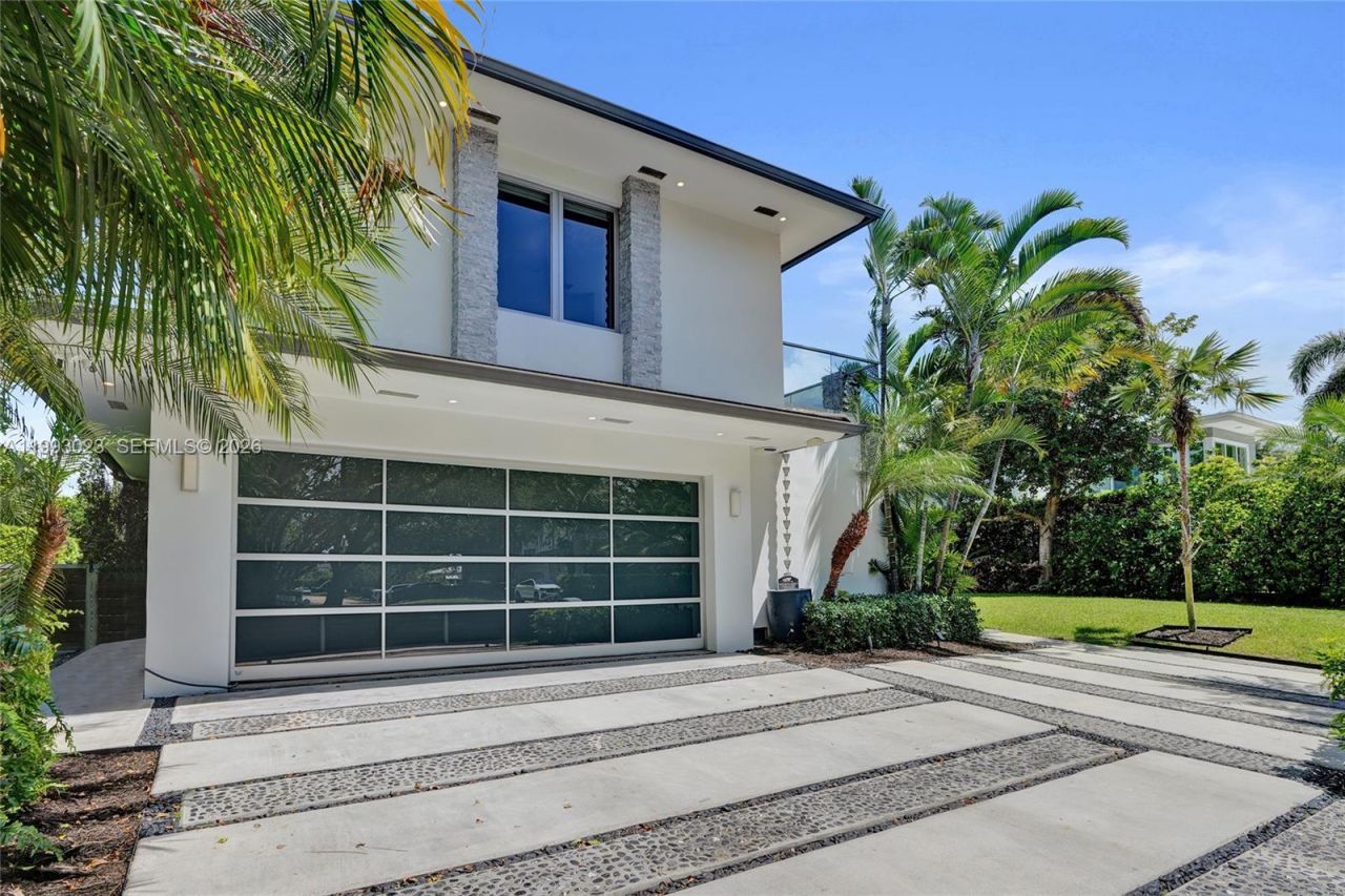 9301 N Bayshore Dr, Miami Shores, FL 33138 Photo