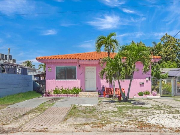 3675 NW 5th St, Miami, FL 33125