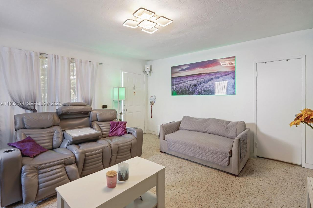 3675 NW 5th St, Miami, FL 33125 Photo