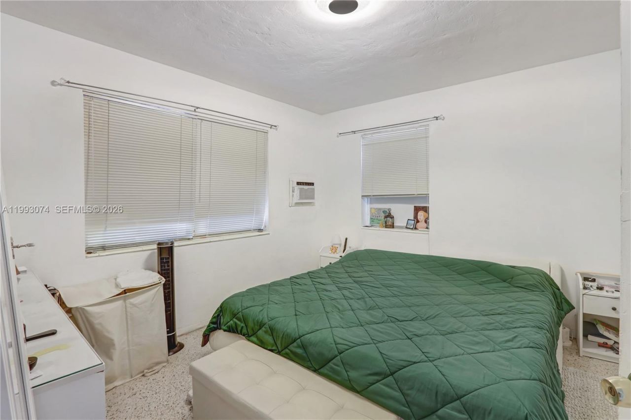 3675 NW 5th St, Miami, FL 33125 Photo