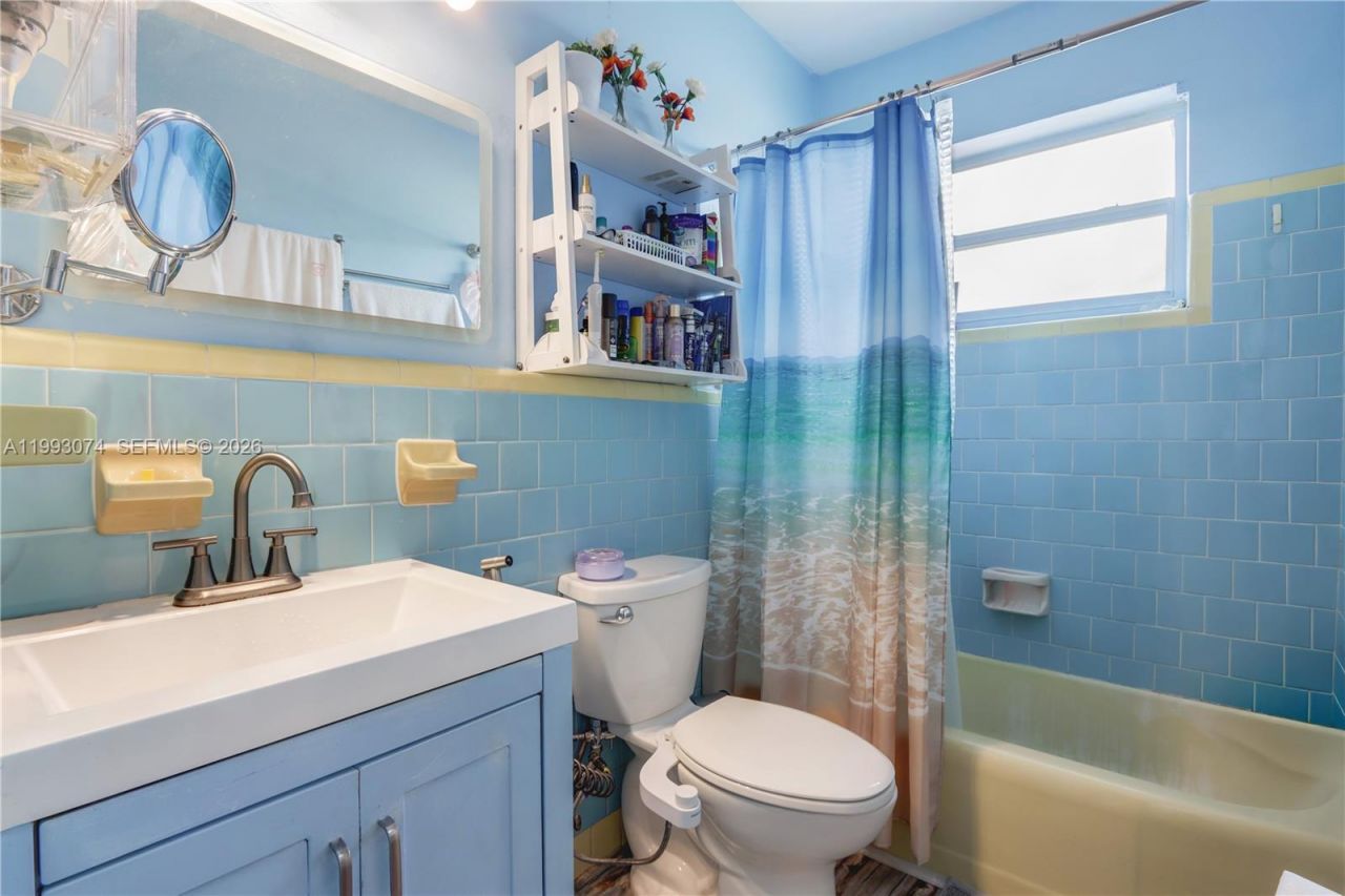 3675 NW 5th St, Miami, FL 33125 Photo