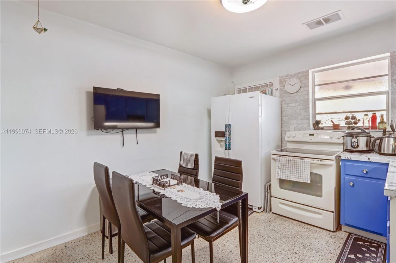 3675 NW 5th St, Miami, FL 33125 Photo