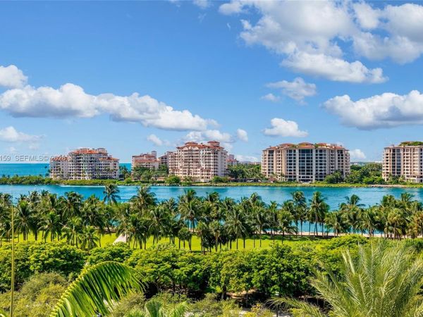 300 S Pointe Drive, Unit 801, Miami Beach, FL 33139
