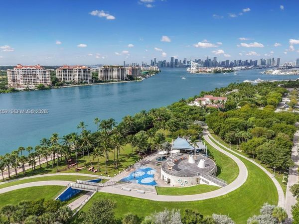300 S Pointe Drive, Unit 801, Miami Beach, FL 33139
