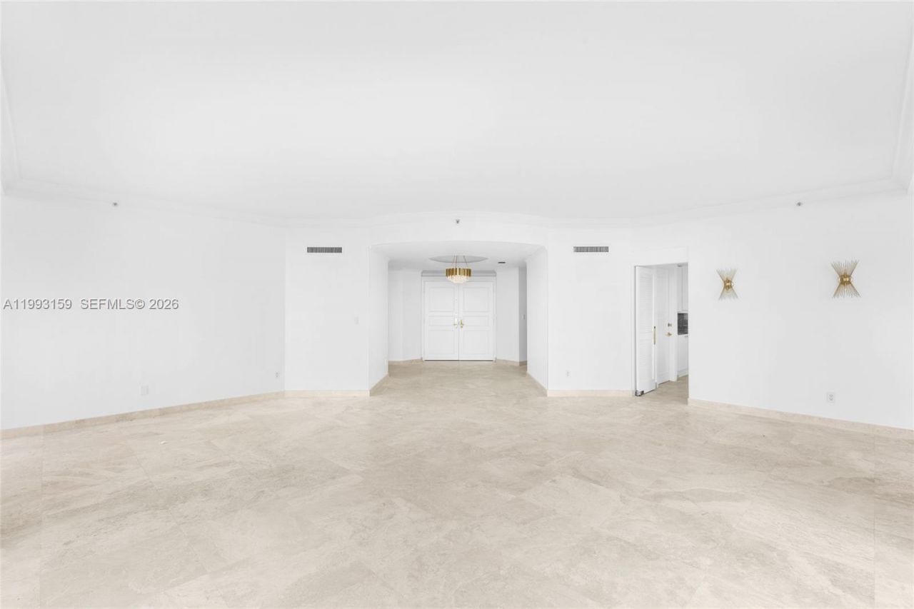 300 S Pointe Drive, Unit 801, Miami Beach, FL 33139 Photo