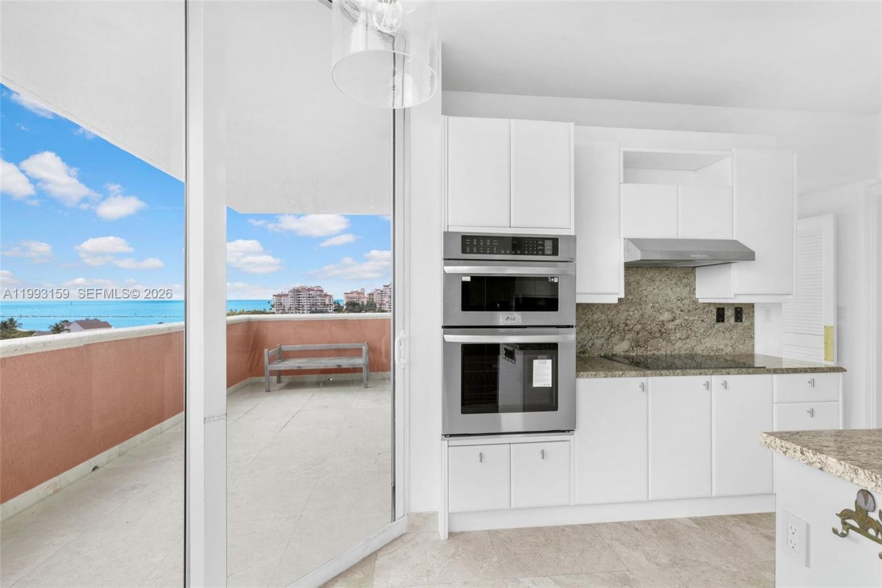 300 S Pointe Drive, Unit 801, Miami Beach, FL 33139 Photo