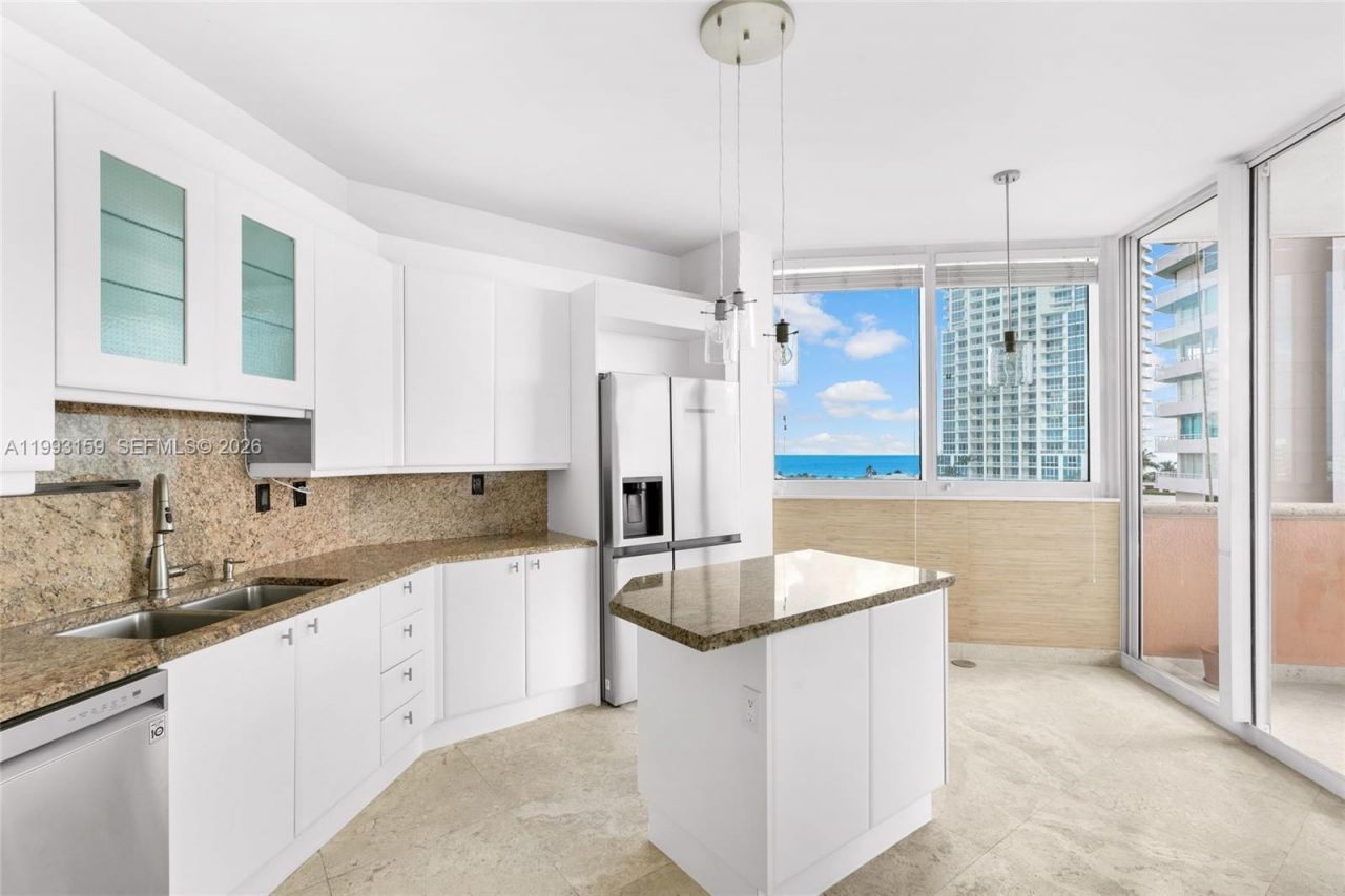 300 S Pointe Drive, Unit 801, Miami Beach, FL 33139 Photo