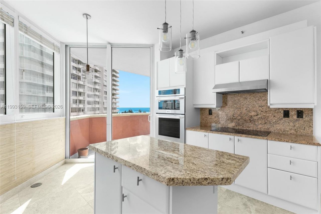 300 S Pointe Drive, Unit 801, Miami Beach, FL 33139 Photo