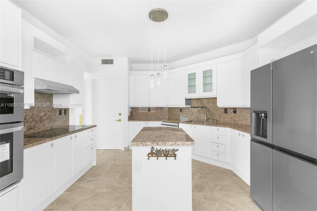 300 S Pointe Drive, Unit 801, Miami Beach, FL 33139 Photo